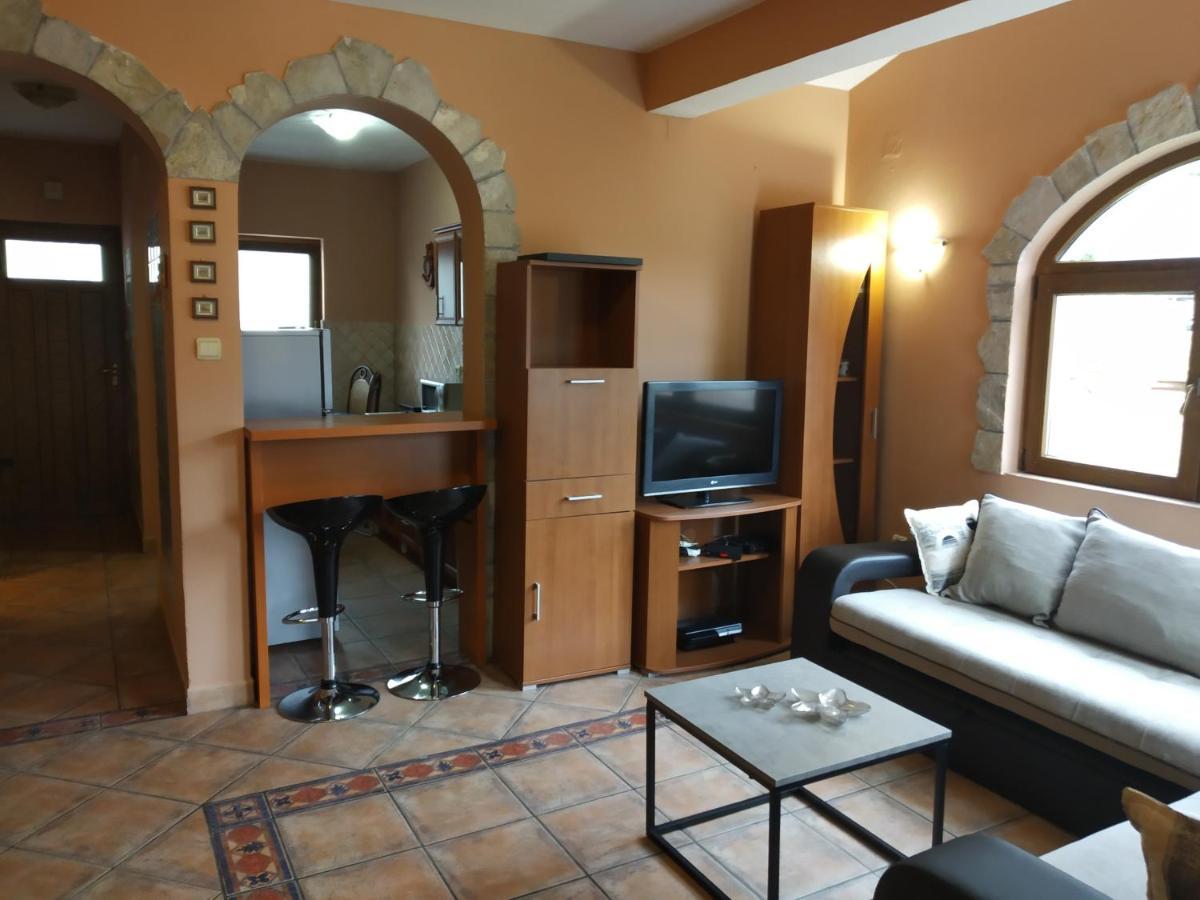Apartment Aki Kotor Bagian luar foto