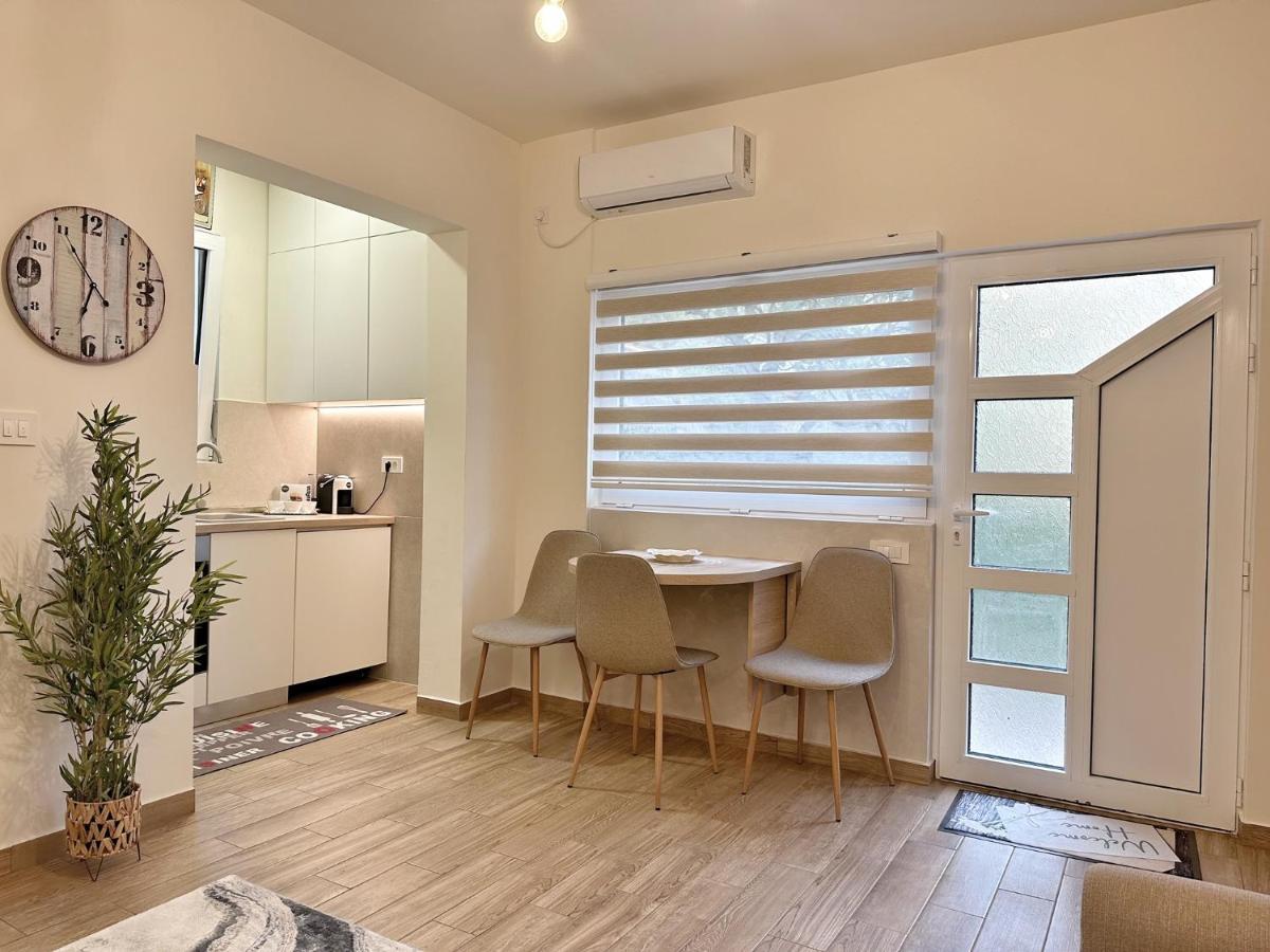 Apartment Aki Kotor Bagian luar foto